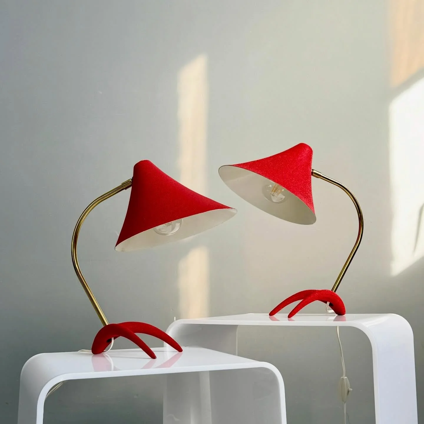 Kr&auml;henfuss Lampen von Cosack

350 Chf / Stk.

#kr&auml;henfusslampe #cosack #tablelamp #karlheinzkinsky #designlamp