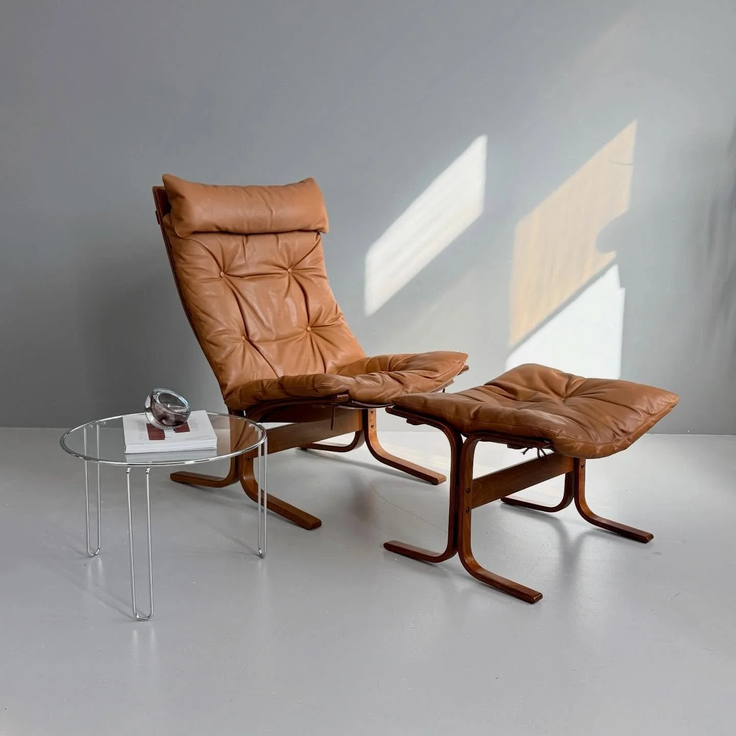 Siesta Lounge Chair &amp; Ottman von Ingmar Relling, Westnofa

Hochlehner 650 Chf
Ottoman 200 Chf
Sessel 2x 550 Chf

#ingmarrelling #westnofa #loungechair #vintagefinds #midcenturyliving