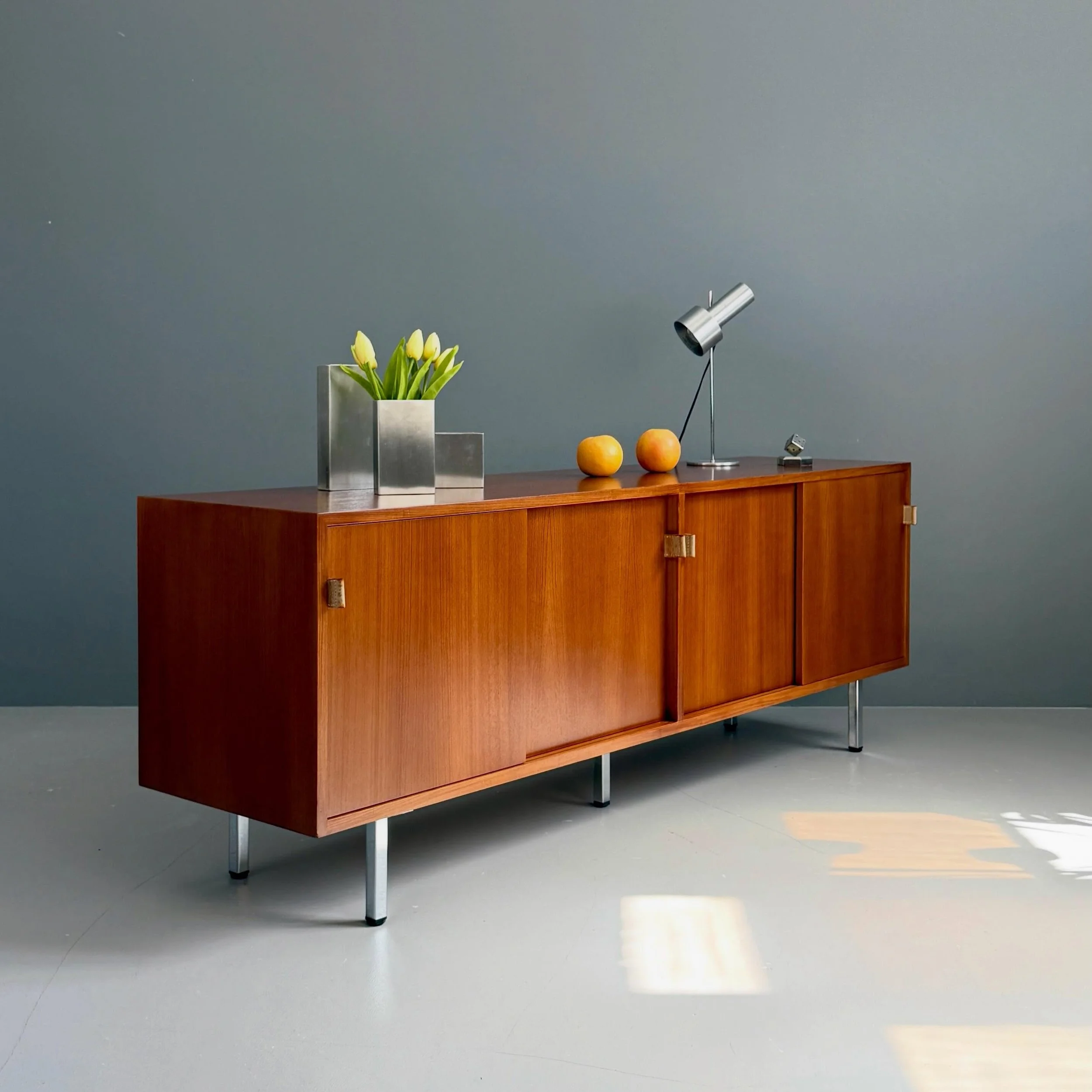 Florence Knoll Sideboard 

2450 Chf
L180 T45 H66

#florenceknoll #knollinternational #sideboard #designklassiker #vintagesideboard