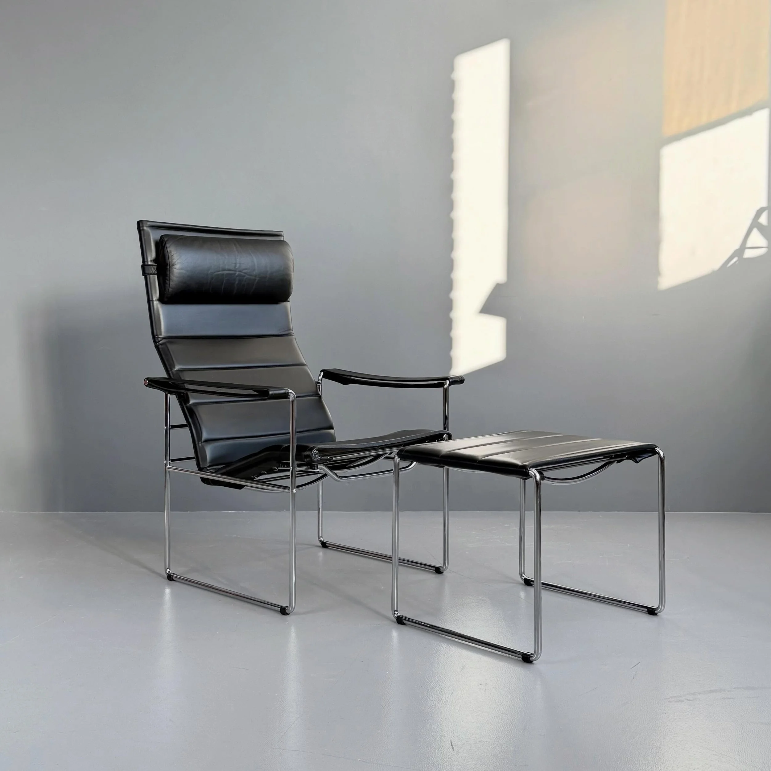 Pfalzberger Ledersessel mit Ottoman, CH

1250 Chf
B67 T70 H97

#pfalzberger #ledersessel #easychair #swissdesign #loungechair