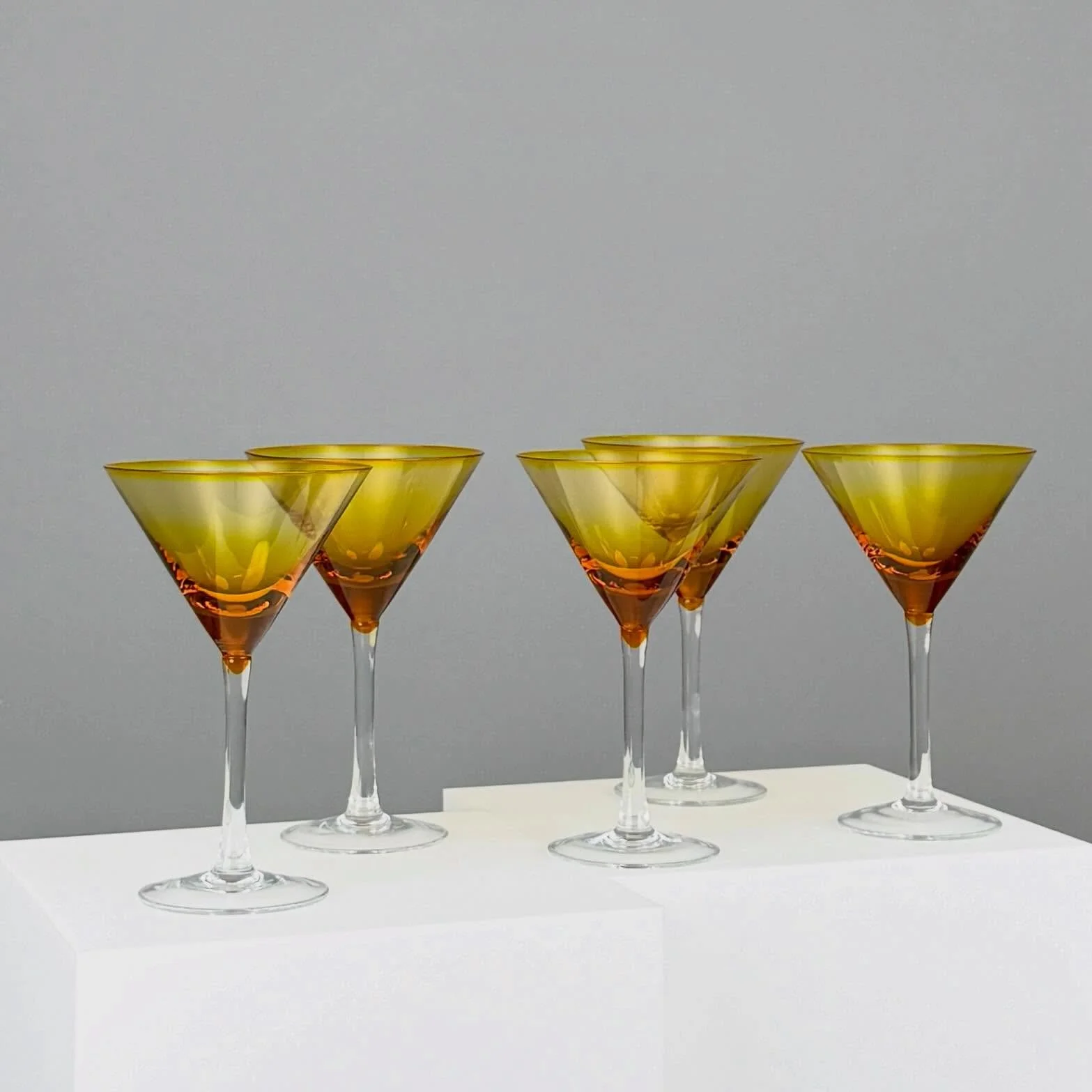 Set of 5 Martini / Cocktail Gl&auml;ser

120 Chf
H19 D12

#martiniglass #aperitiv #cocktailglass #vintageglass #bernstein