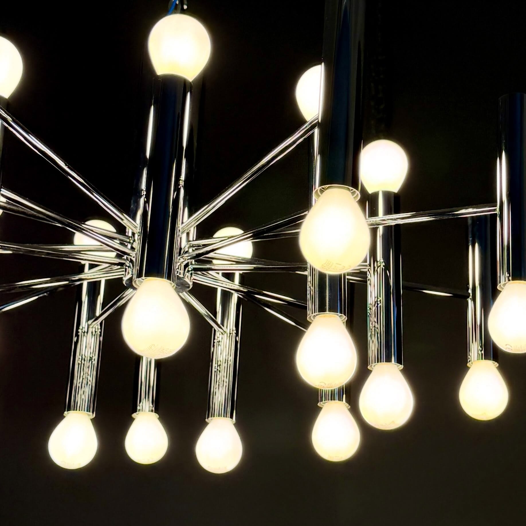Verchromter Leuchter von Doria Leuchten

1250 Chf
D67 H37
mit 27 LEDs

#dorialeuchten #vintagelamp #midcenturylamp #designlamp #lamp