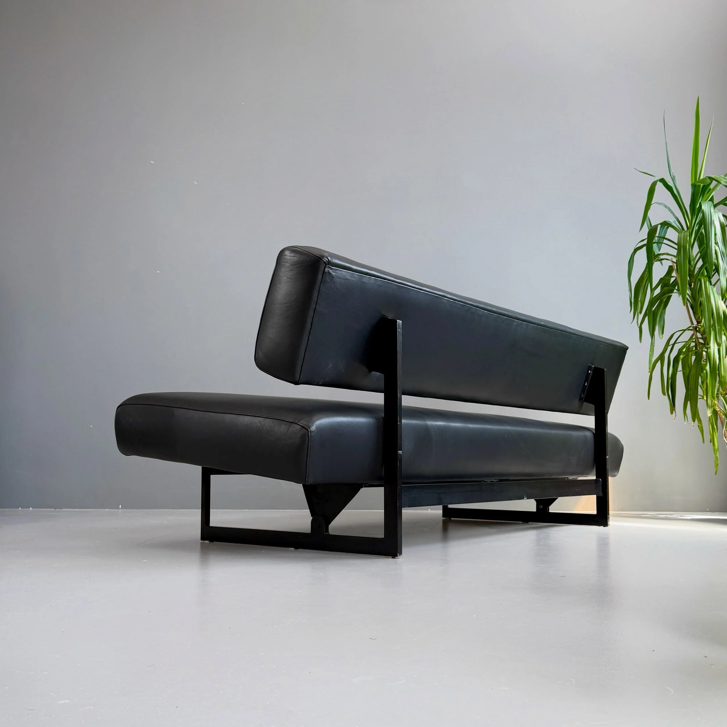 Daybed / Sofa von Dieter Waeckerlin, Idealheim Basel

2250 Chf
L190 B75 H75

#idealheim #dieterwaeckerlin #ledersofa #daybed #swissdesign