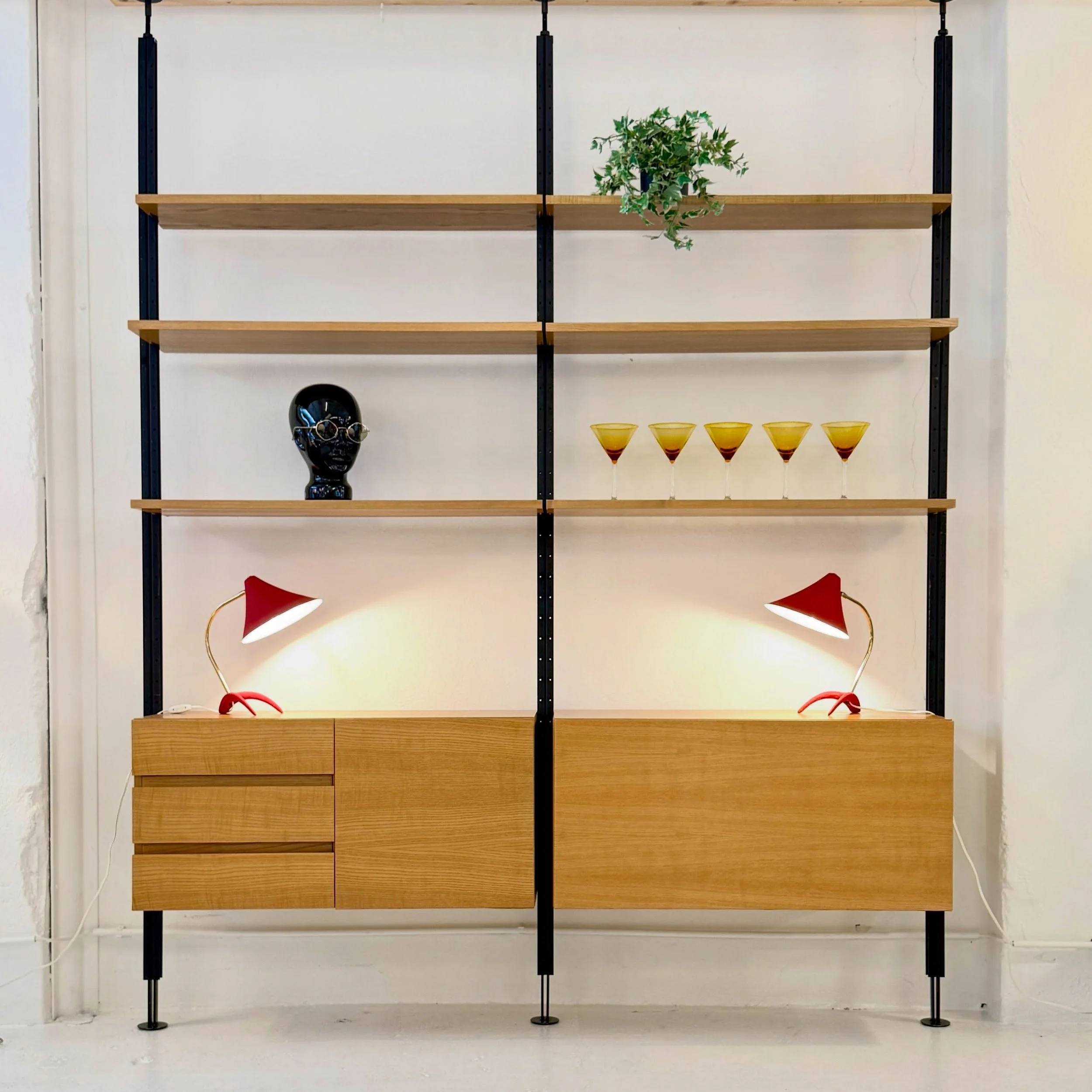 Teleskopregal in Eiche von Victoria

1150 Chf
H ca 230 - 275
B190 T37/30/23 

#teleskopregal #victoriam&ouml;bel #b&uuml;cherregal #raumteiler #swissmade