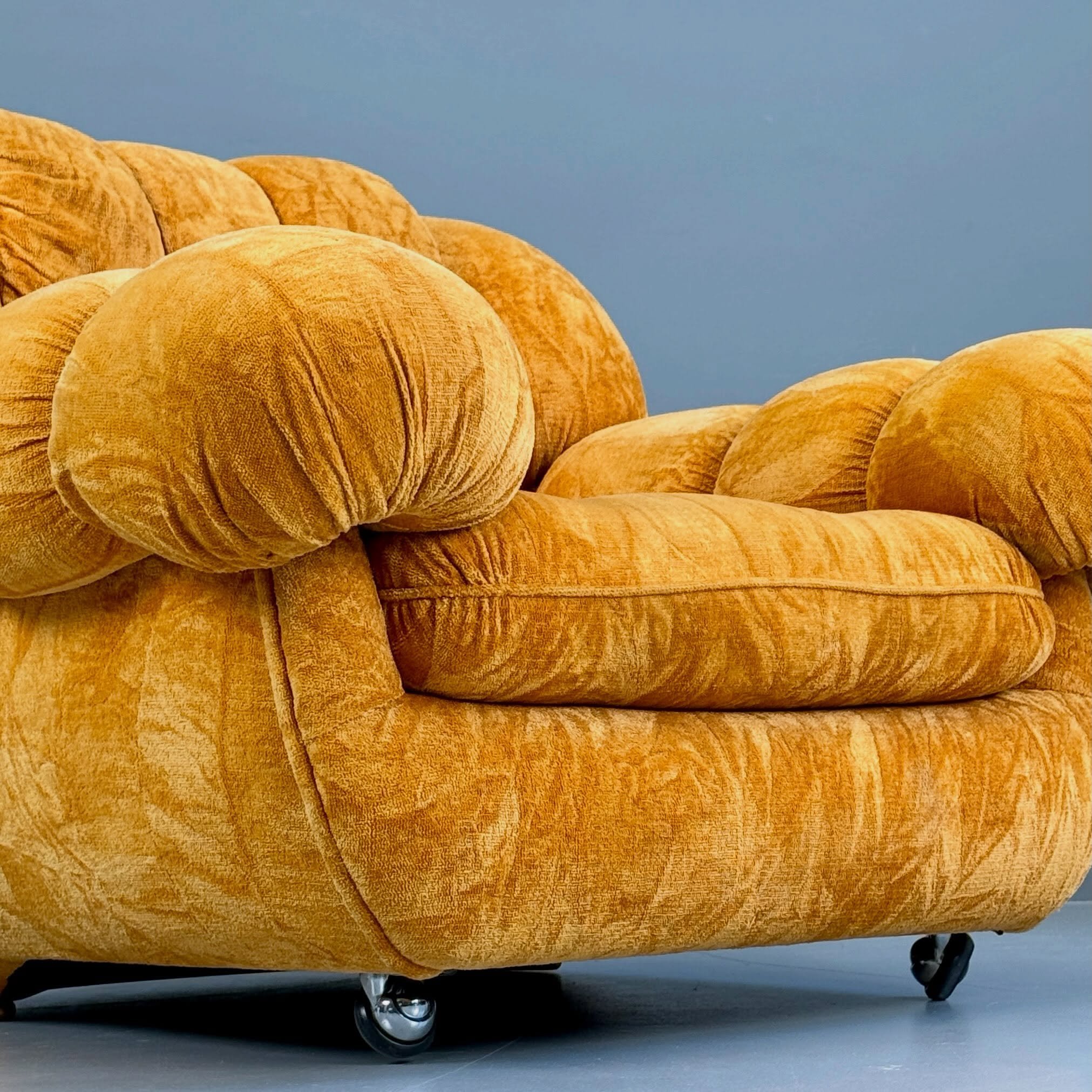 Velvet Italien Lounge Armchair

850 Chf

#armchair #sessel #spaceage #velvet #samt