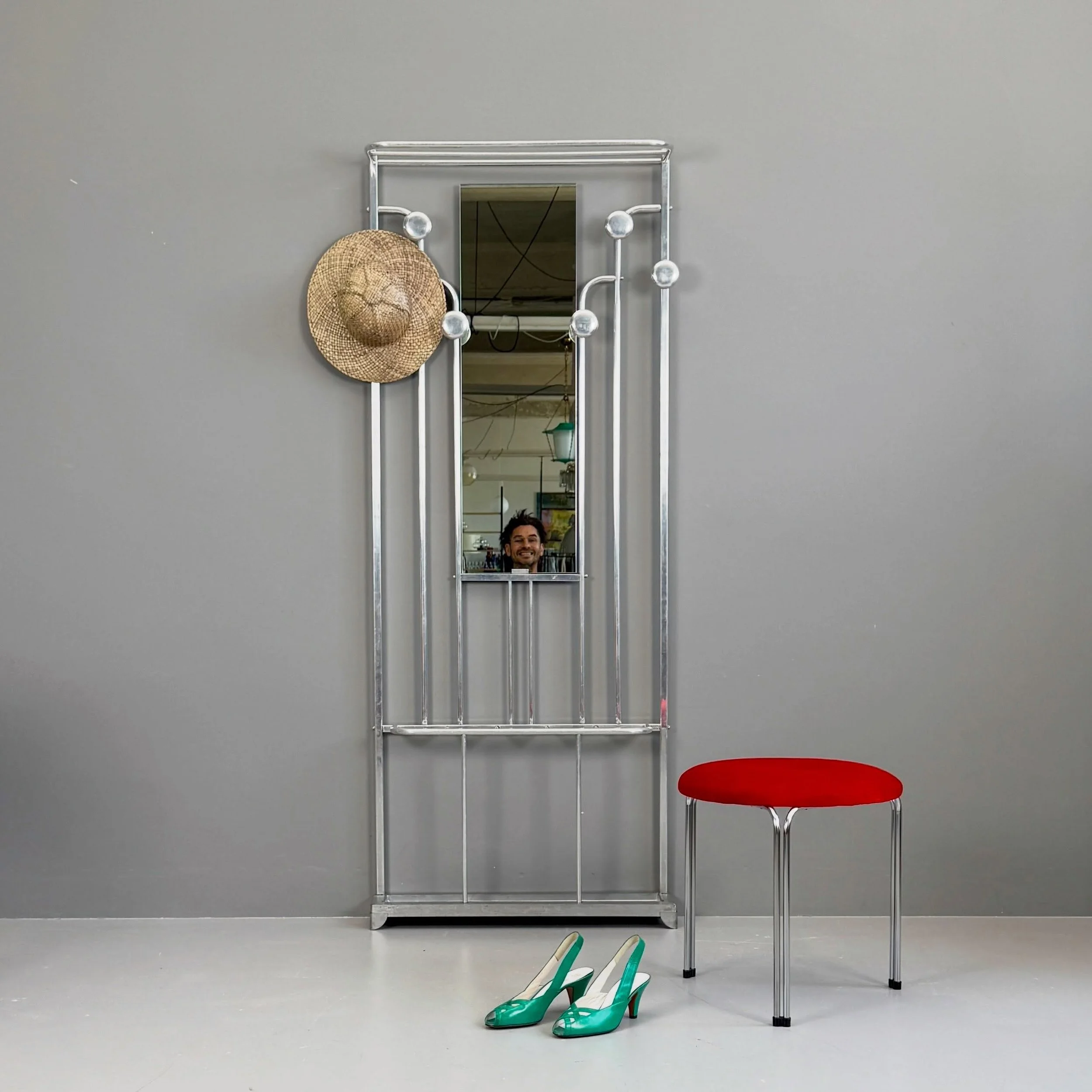 Art D&eacute;co Wandgarderobe

750 Chf
H180 B70 T15

#artdeco #garderobe #bauhausdesign #artd&eacute;co #wardrobedesign