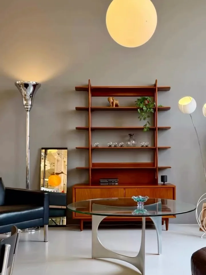 WIEDER DA
zur&uuml;ck aus der Sommerpause, haben wir Samstag wieder ge&ouml;ffnet von 10 - 17 Uhr

#vintageshop #midcenturyshop #vintagem&ouml;bel #vintagefurniture #vintagezurich