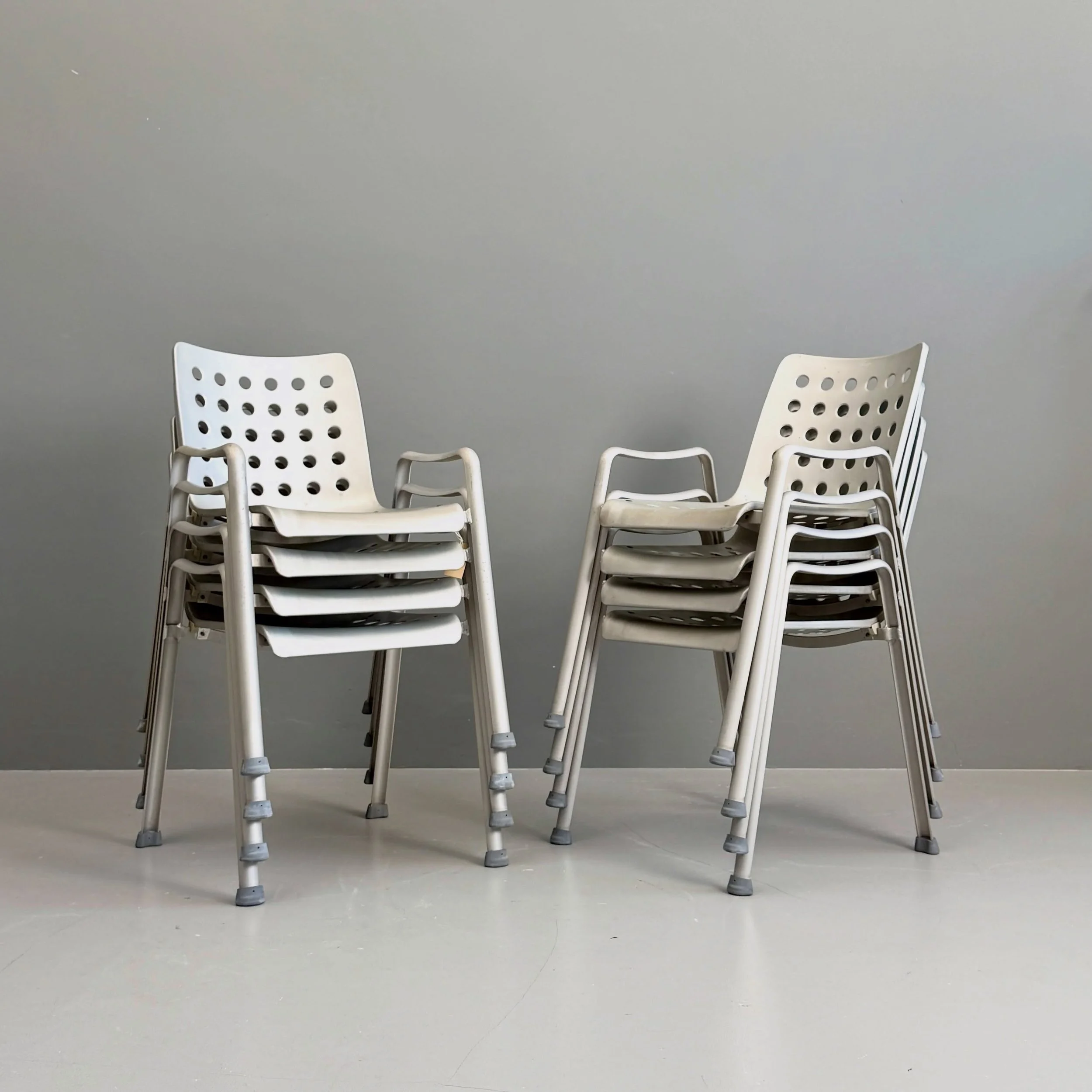 Landi St&uuml;hle von Hans Coray f&uuml;r MEWA

360 Chf pro Stuhl

Ausf&uuml;hrung in 6 Loch
60/70er Jahre
keine Risse
8 St&uuml;ck vorhanden 

#hanscoray #landistuhl #mewa #gartenstuhl #designklassiker
