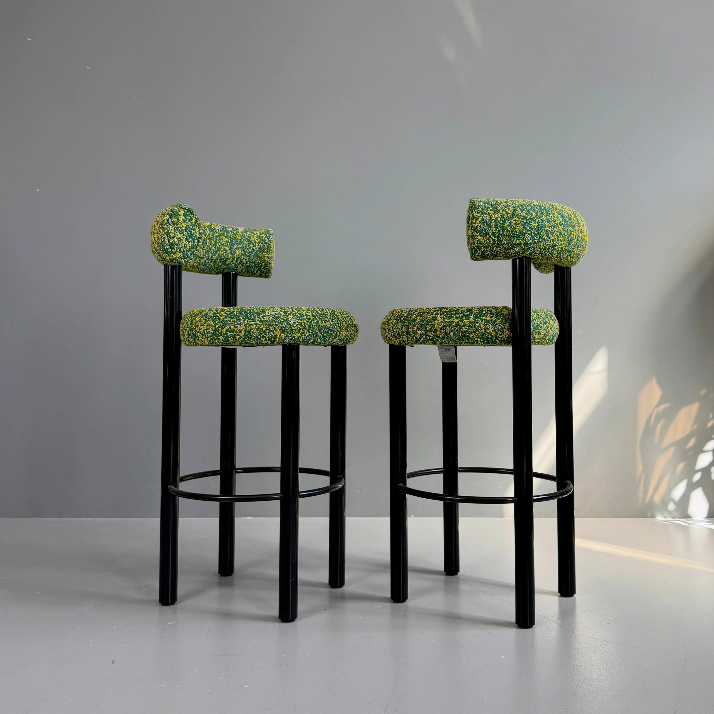 Fat Bar Stool von Tom Dixon

mit Kvadrat Stoff Atom von Raf Simons
einmalige Anfertigung 
550 Chf / Stk
SH85

Hochtisch von Dietiker
550 Chf
D80 H110

#tomdixon #barhocker #dietiker #rafsimons #kvadrat