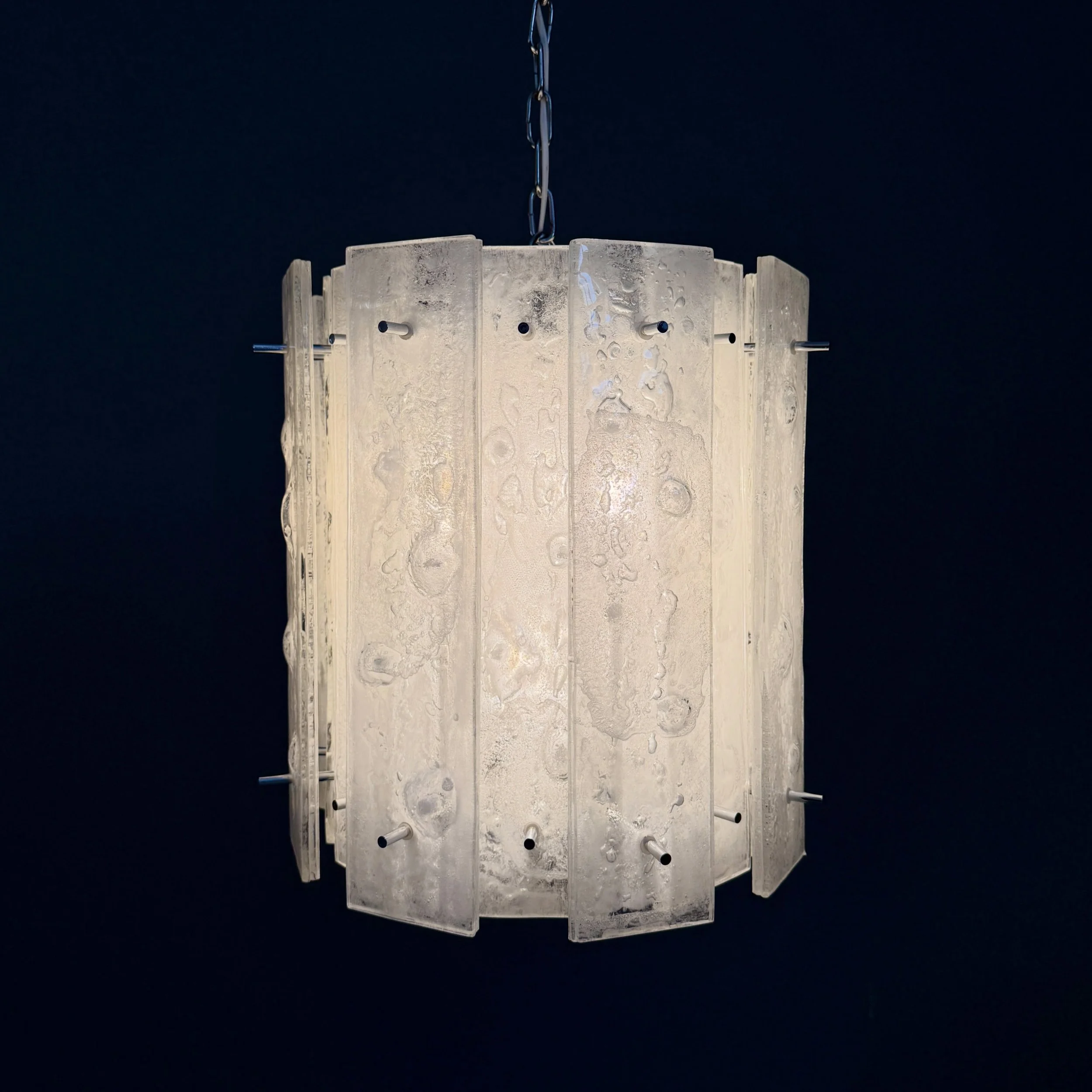 Big Bubble Glas H&auml;ngelampe

650 Chf
D33 H36 L120

#midcenturylamp #vintagelamp #bubblelamp #lampe #interiordesign