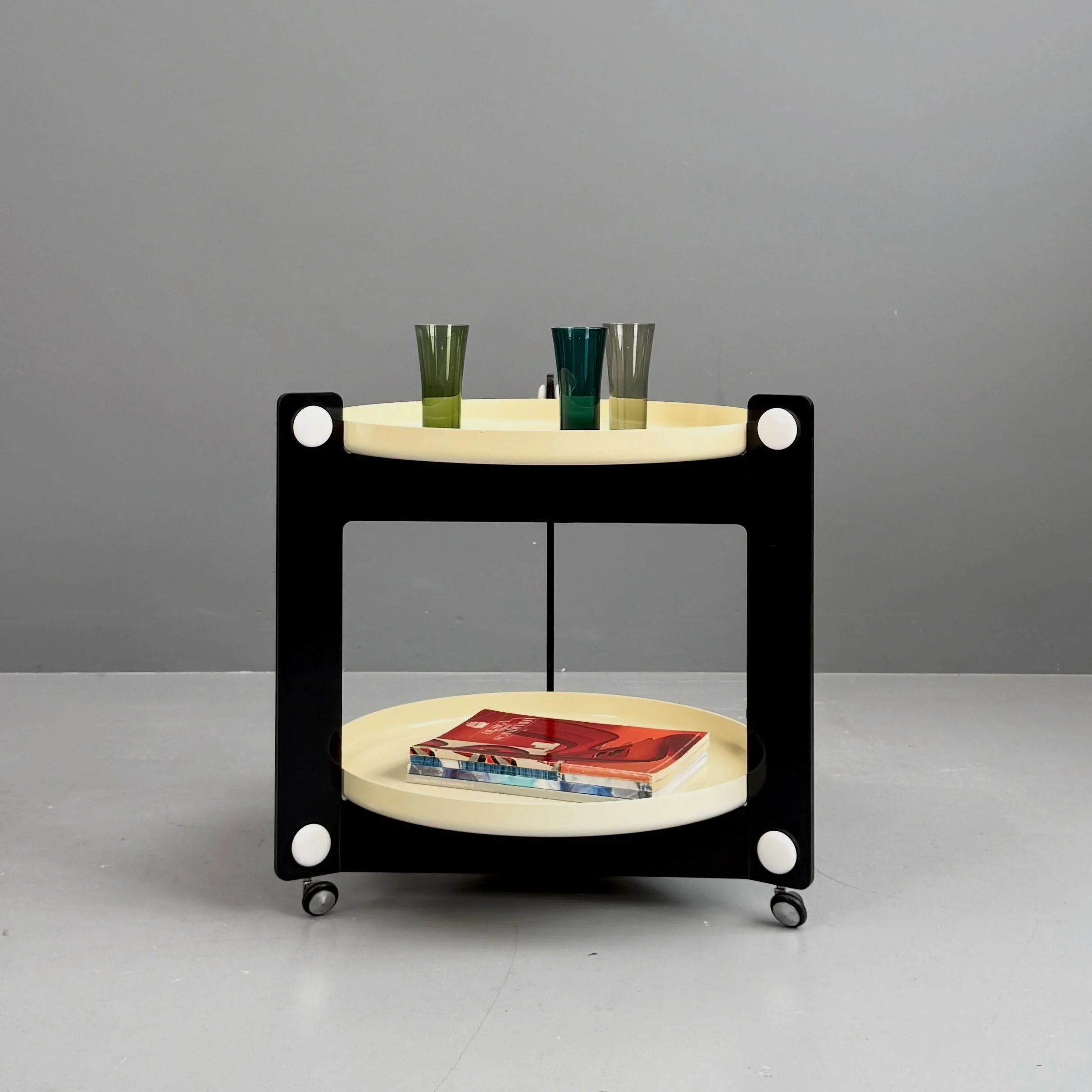 Barwagen von Luigi Massoni f&uuml;r Guzzini

350 Chf
H63 D65

#guzzini #luigimassoni #bartrolley #spaceage #vintagedesign