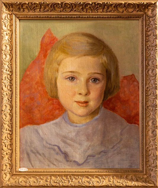 98.09 Portrait of a young girl