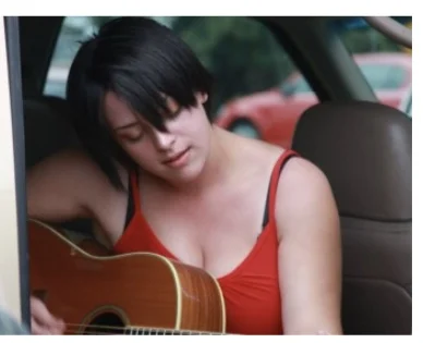 Amanda Fish guitar pic.jpg