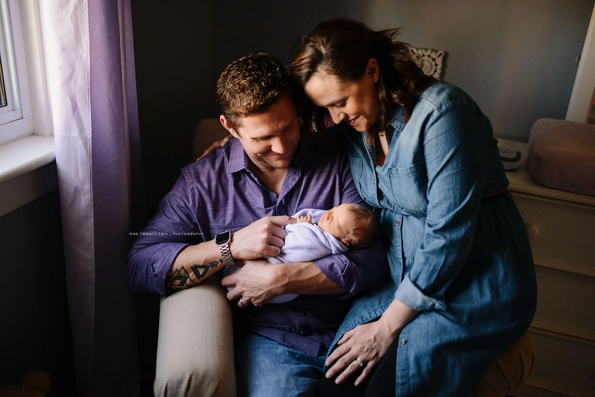 kirkwood-missouri-newborn-with-mom-and-dad-one-twenty-two-photography.jpg