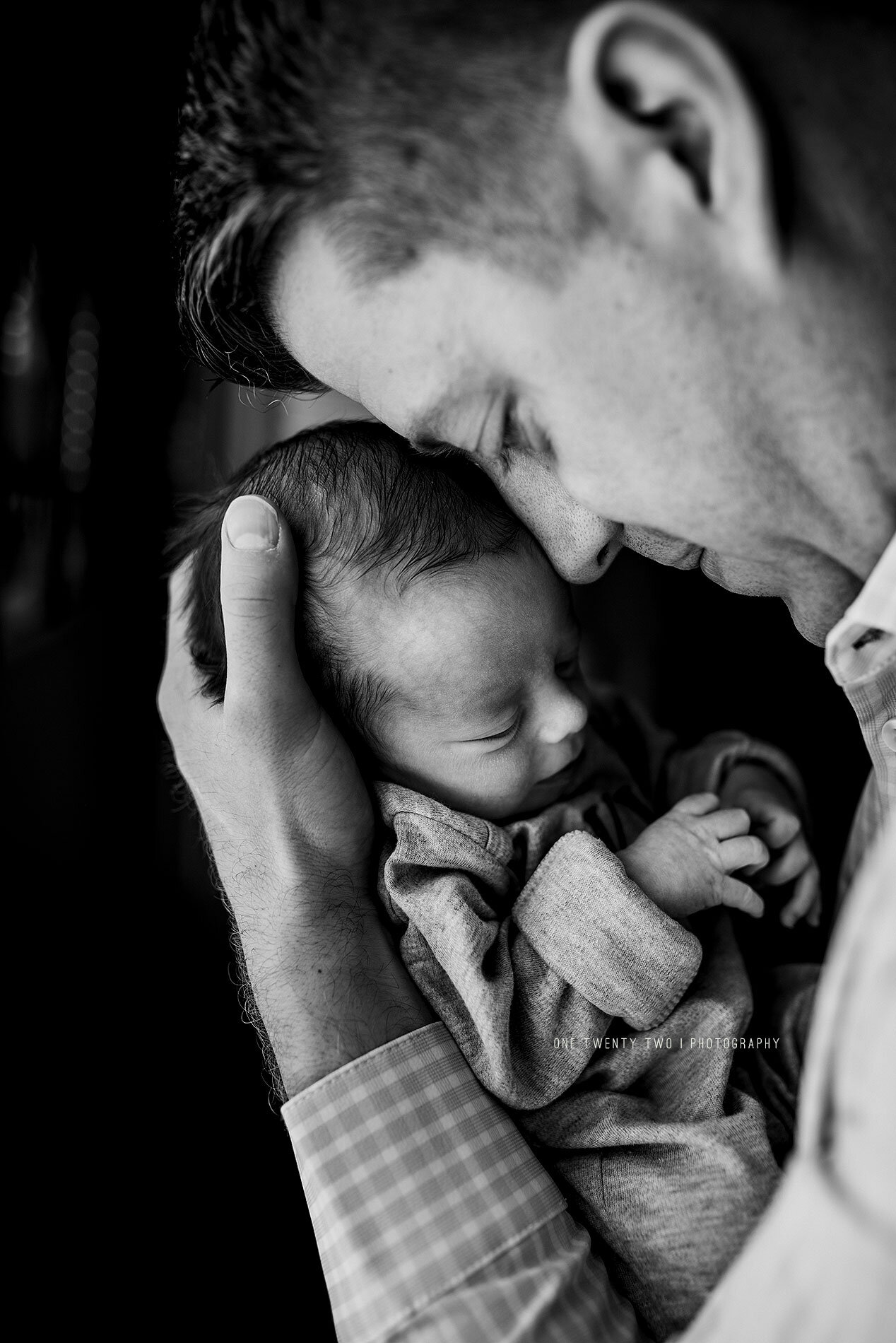 dad-and-newborn-son-in-home-st-louis-photography-one-twenty-two.jpg