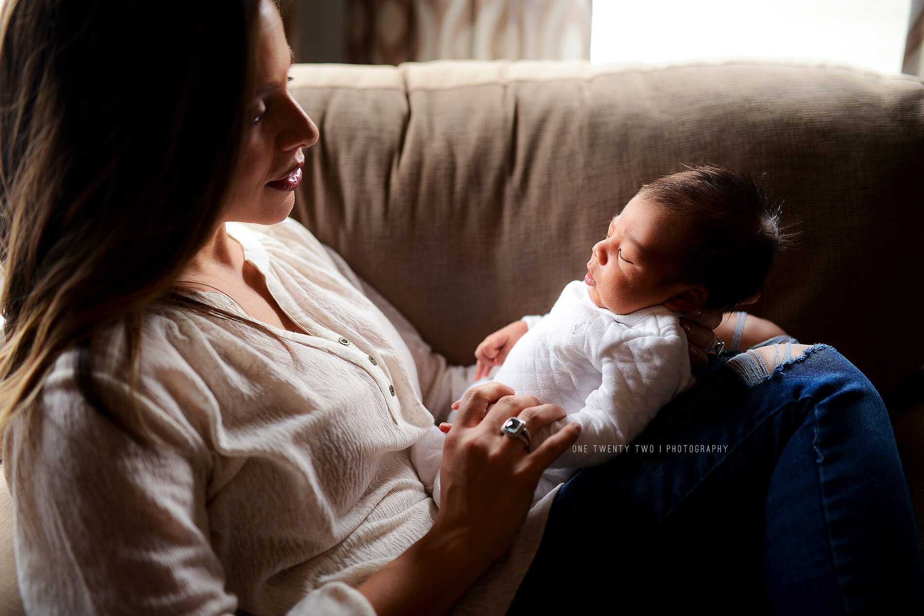 mom-and-newborn-in-home-photography-tips-one-twenty-two-photography.jpg