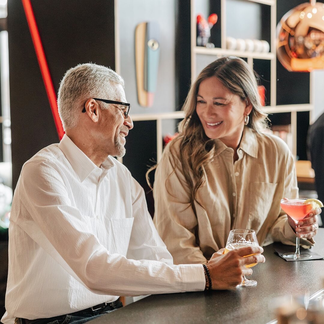 Cheers to date night at @citizenm 🍹 
.
#boston #visitboston #exploreboston #travelboston #boutiquehotel