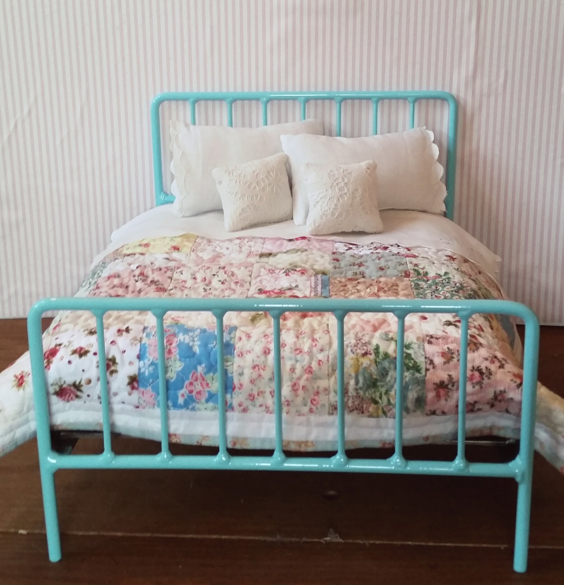 Double Doll Bed - 1/6th Scale - Retro Style