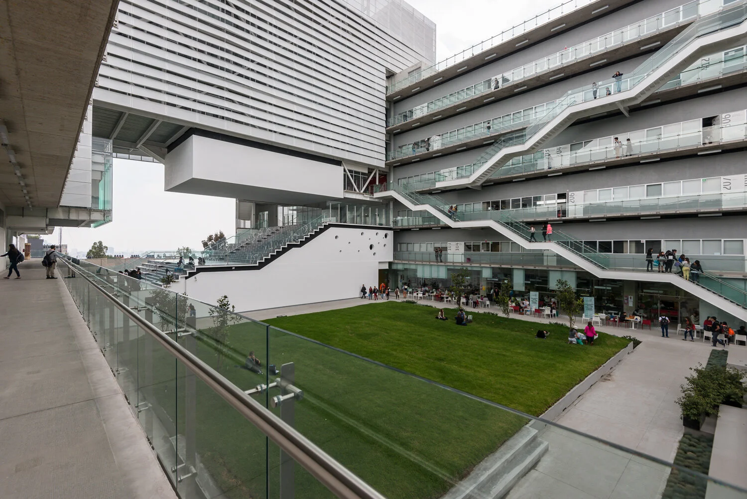 CENTRO_COURTYARD_DAY.jpeg