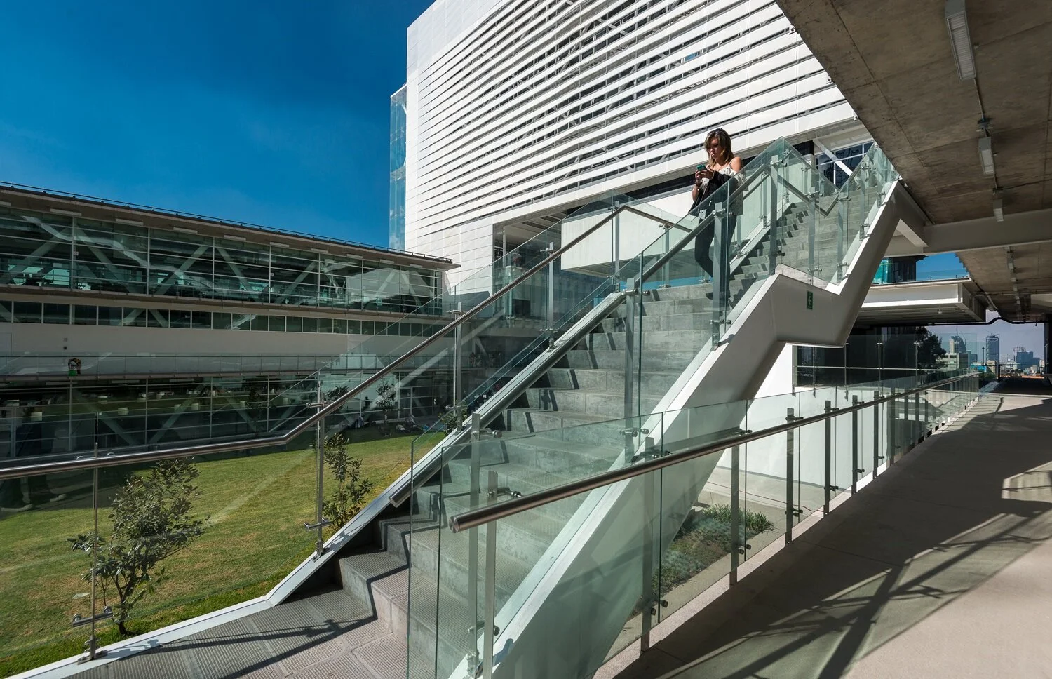 CENTRO_STAIRS_DAY.jpeg