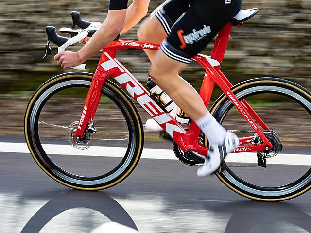 Madone_FP_checker_aero_editorial_4x3_2-7-19.jpg