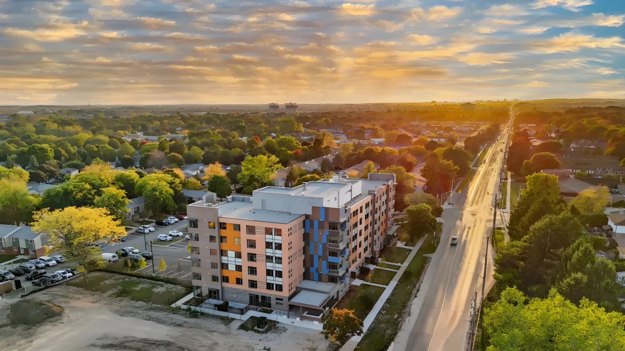 3-web-or-mls-SUNSET_SOUTHDALE_001.jpg