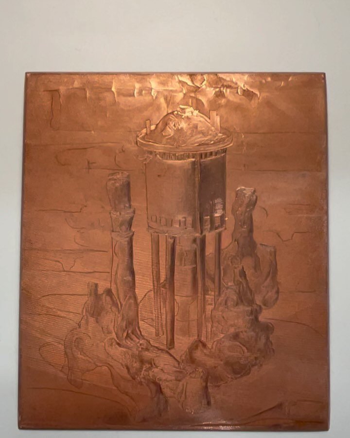 Ready to proof this plate!!!! I used modeling clay when creating the miniature for the first time, and really enjoyed rendering it on the copper plate..

Stay tuned! #printmaking #mezzotint #wieżaciśnień #intaglio #process #fulbrightpoland #clay #cop