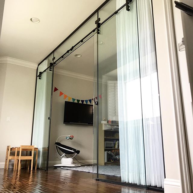 Just wrapped up this awesome glass barn door room partition. Perfect for a home office. Keeps the sound out but still let&rsquo;s tons of light in! #innovativebuilders #barndoor#glassbarndoor #interiordesign