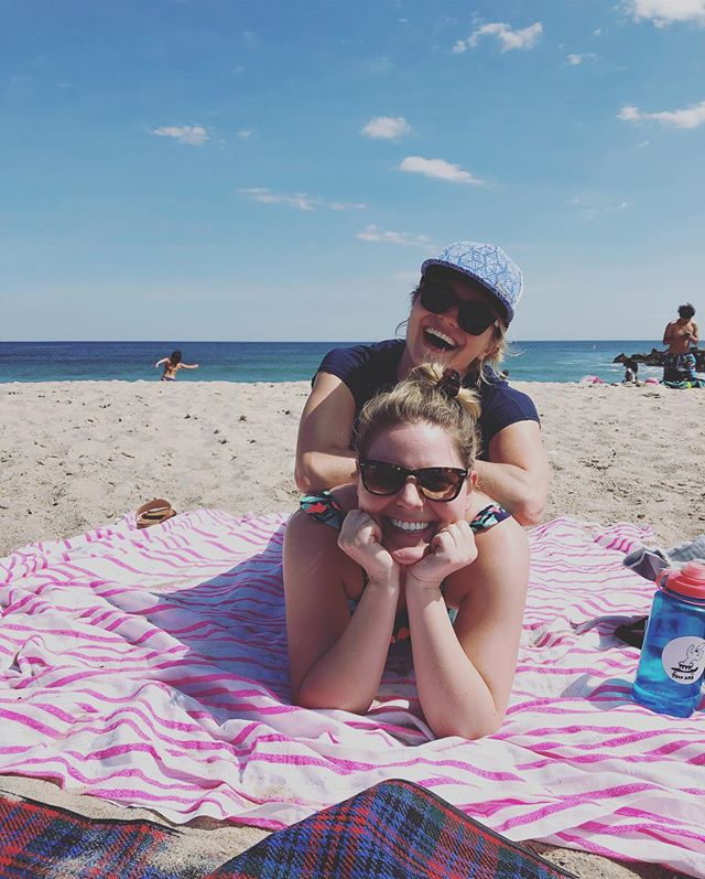 &ldquo;Lord help the mister who comes between me and my sister. And Lord help the sister who comes between me and my man&rdquo; 😉👯&zwj;♀️👫🏖
.
.
#sisterwives #beachday #mdw #rockawaybeach