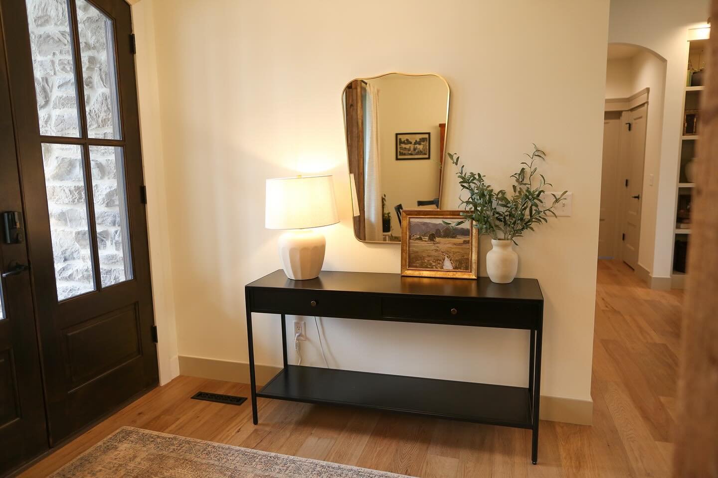 First impressions matter&hellip; adore this stylish moment as you enter through the front doors!

#quincyroad #flourishhome