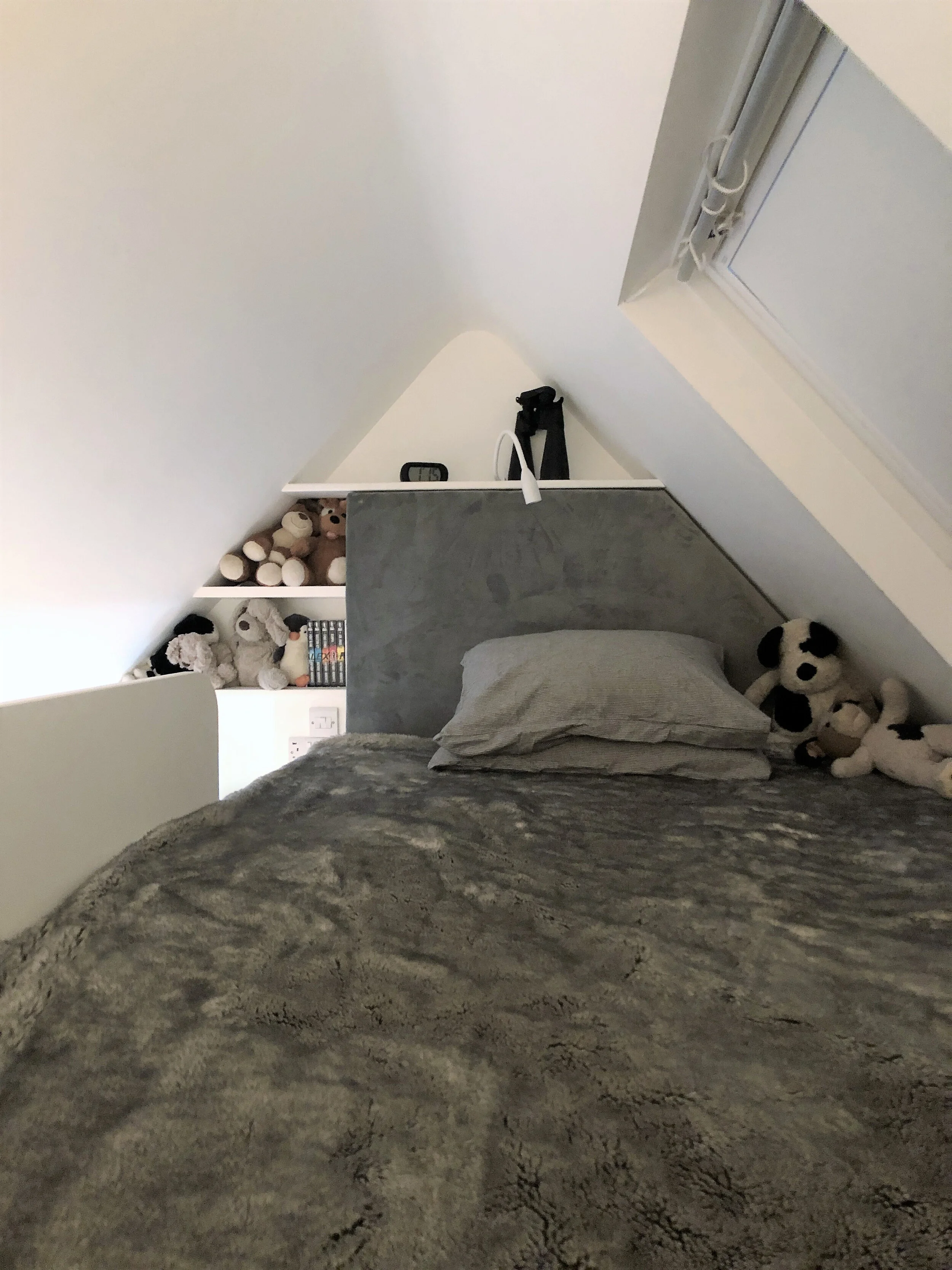 BED 2 UNLIT.JPG