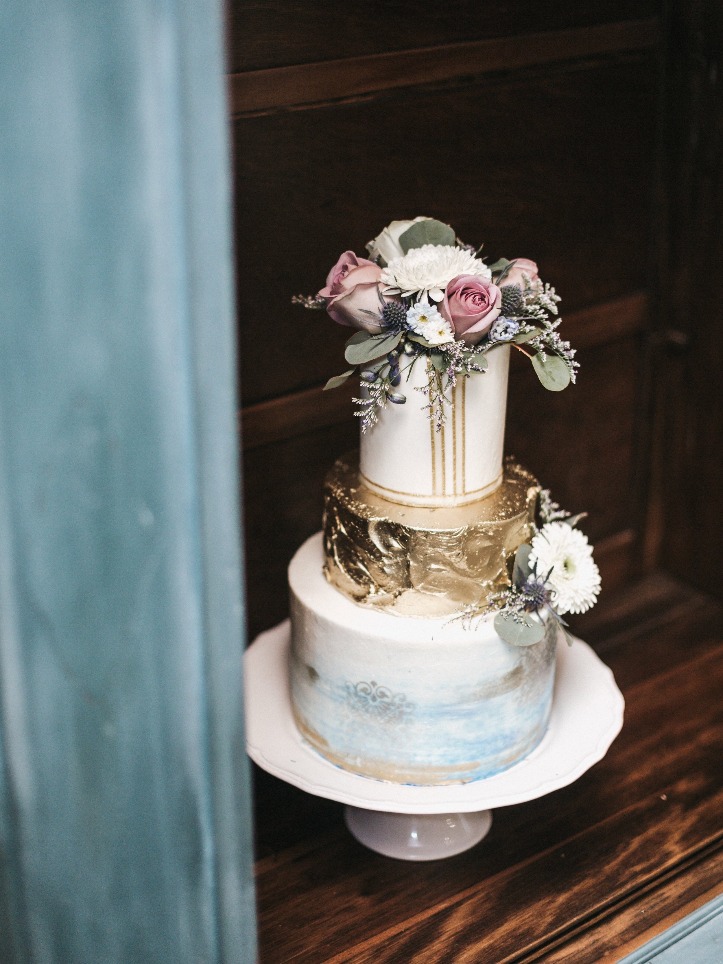 Marble and Gold Wedding Cake 