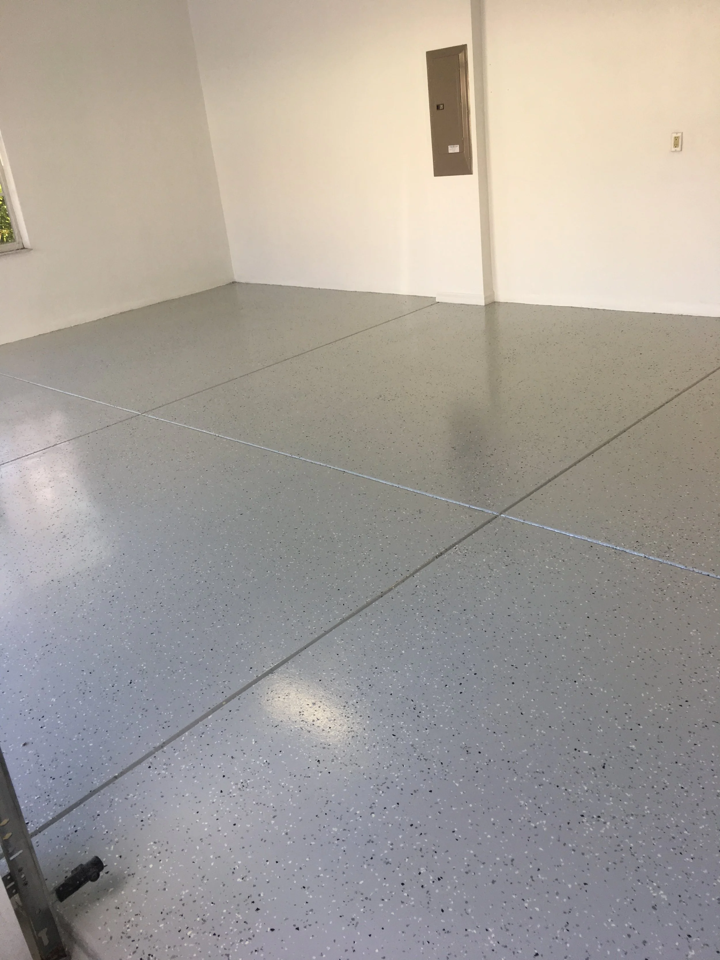 Epoxy floor system - gray basecoat with 1/4" color chips