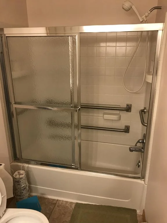 bdrm 1 bthrm.jpg