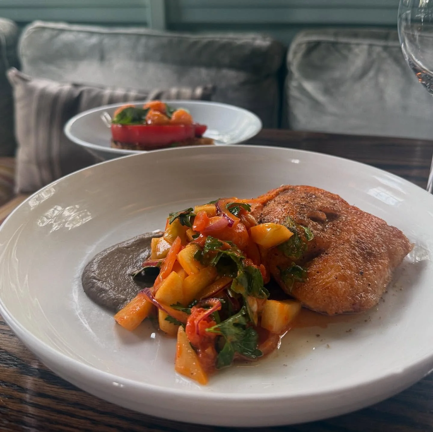 Summer salmon Sunday.  Here today, gone tomorrow (closed Mondays). A perfect deck night to leisure your way through the menu with us!  See you at 5:30! ☀️ 🐟 🍅 
.
.
.
#nantucket #ack #seafood #italian #summer