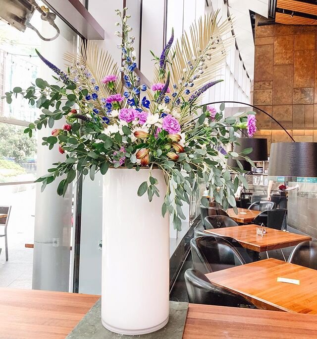 Sunlight beaming through the windows of @cactusclubcafe Burrard.☀️ It must be summer! #summertime #weeklyflowers .
.
.
.
.
.
#floraldesign #flowerarrangement #elopementflowers #smallgatherings #flowerdelivery #supportsmallbusiness #florist #wreaths #