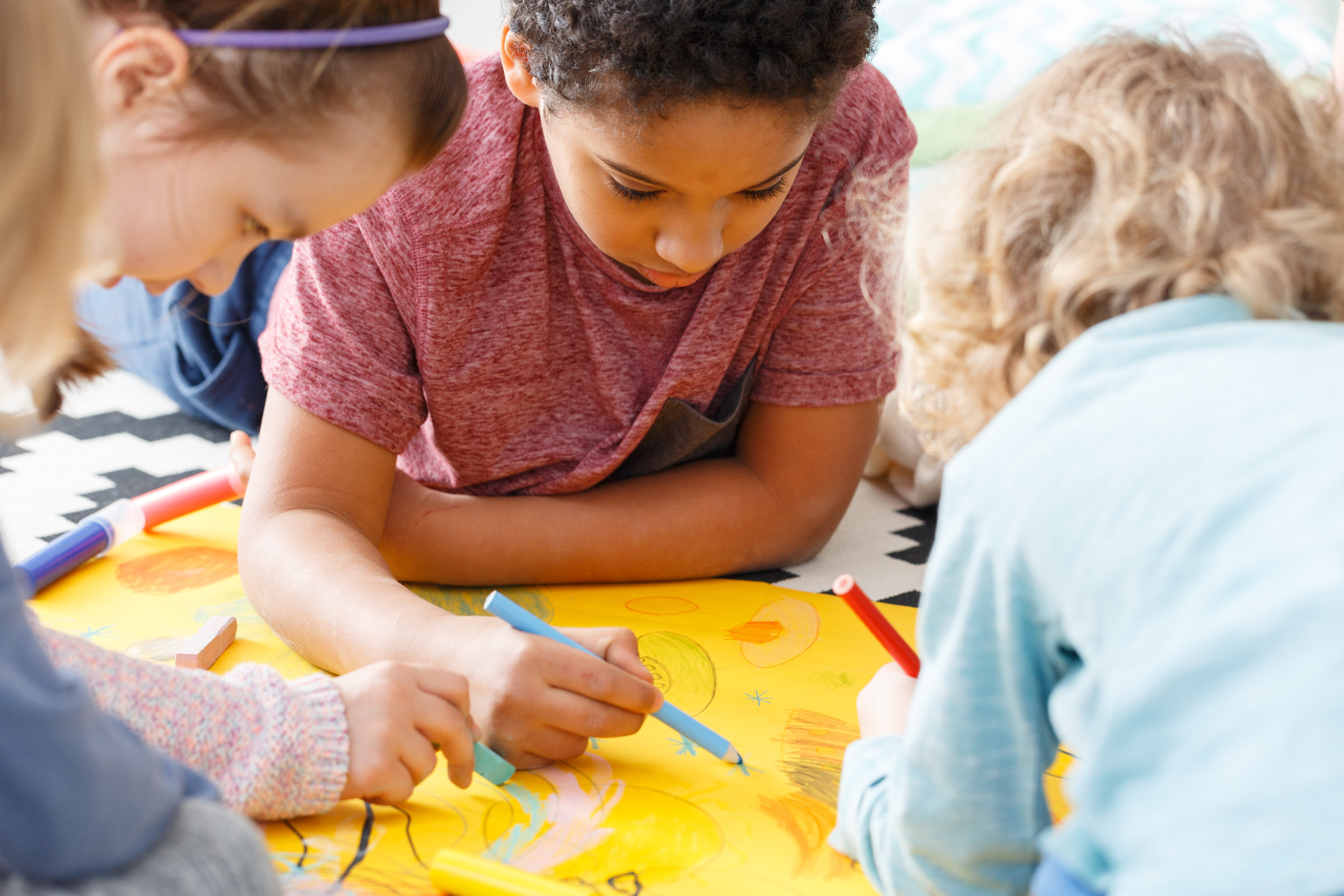 art-lesson-in-school-P48BC8X.jpg