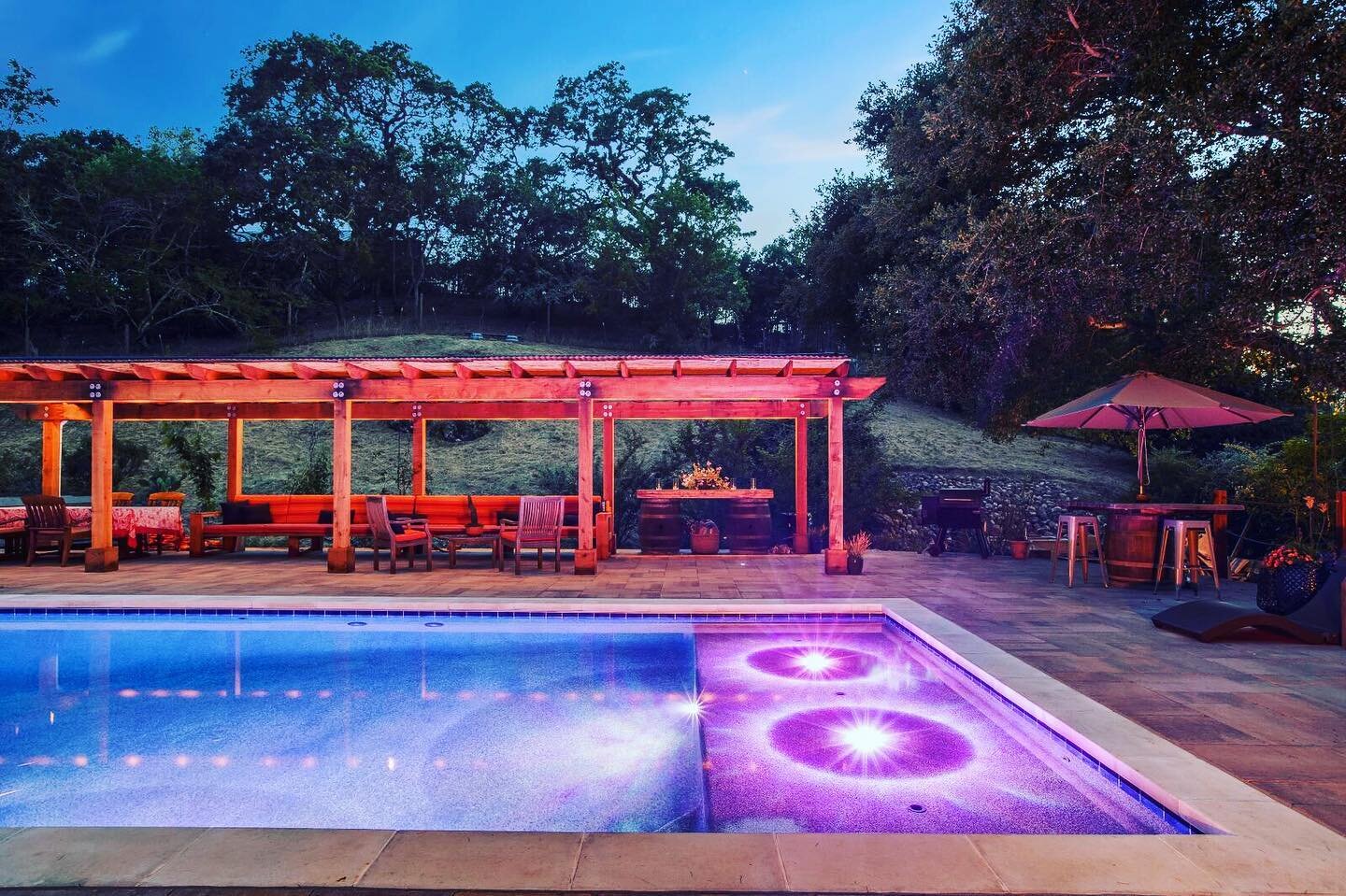 Fun lighting vibe on a pool remodel project for some awesome clients last year. 😎😎 Thanks @joseph_schell_photo for the rad picture! #pool #paverpooldeck #hardscape #backyarddesign #paversinstallation #poolremodel #landscapelighting #poolpartytime