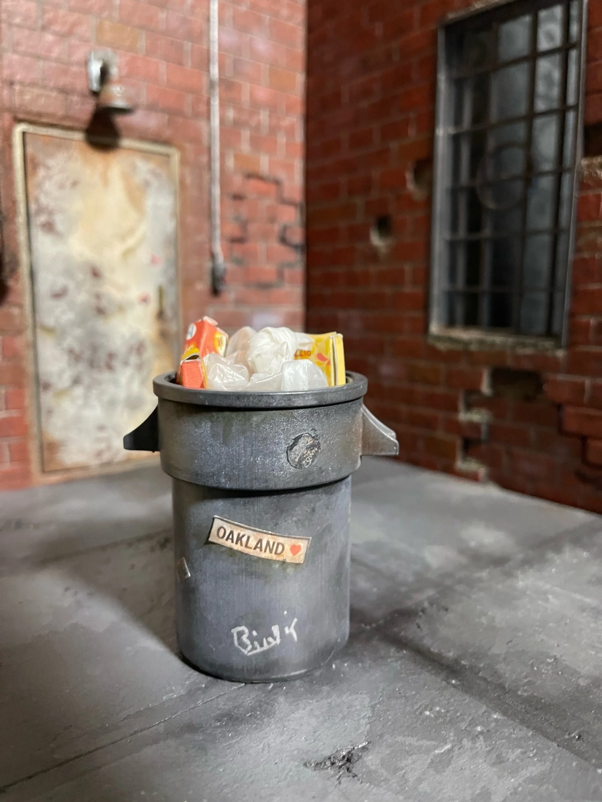 Detailed trash can with handles replica STL FILE