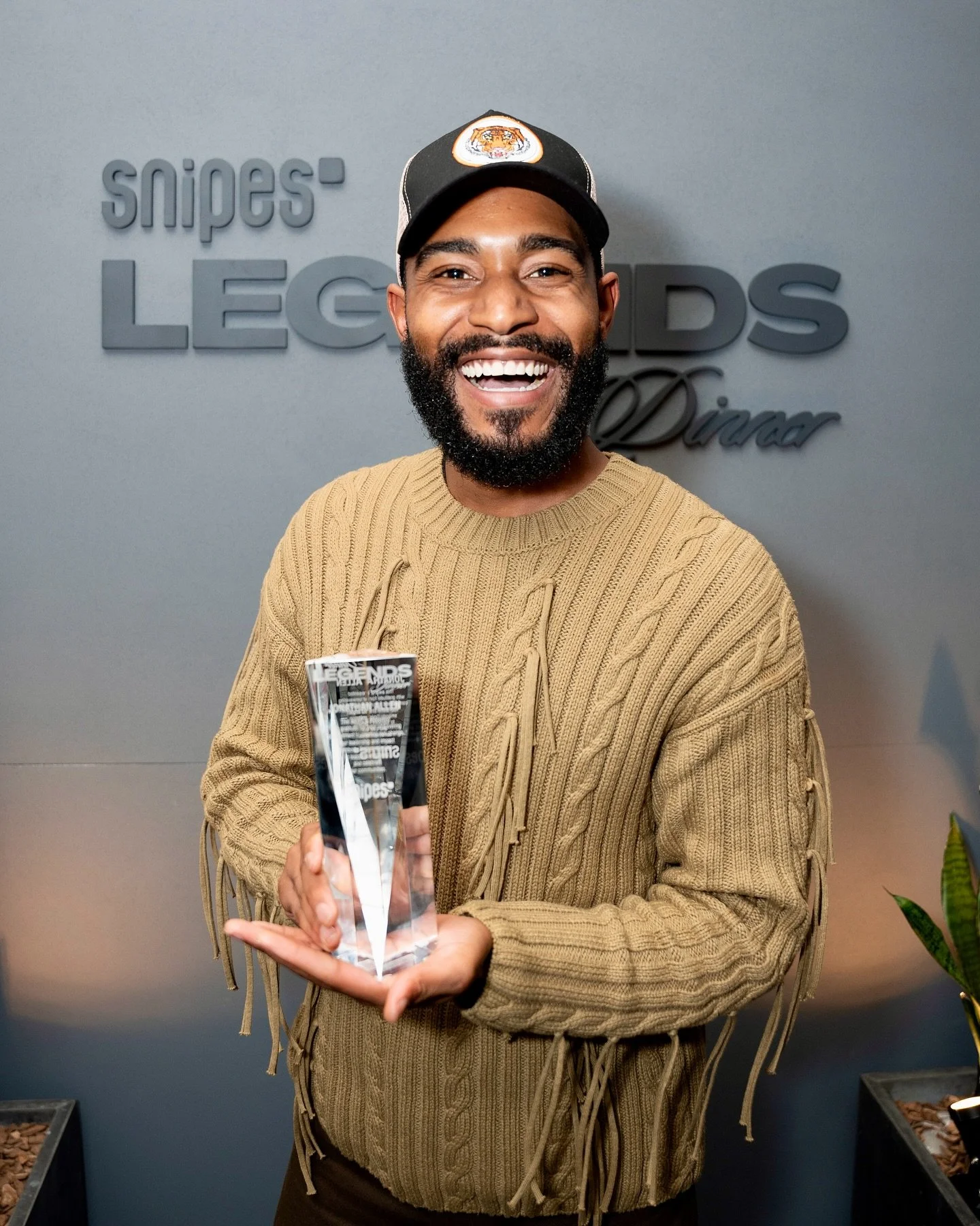 Had no idea what to expect when @snipes_usa and @fortuneandforks reached out to invite us for an intimate Legends Dinner celebrating those making a meaningful impact in our communities, bringing positive change and paving the way for a brighter futur