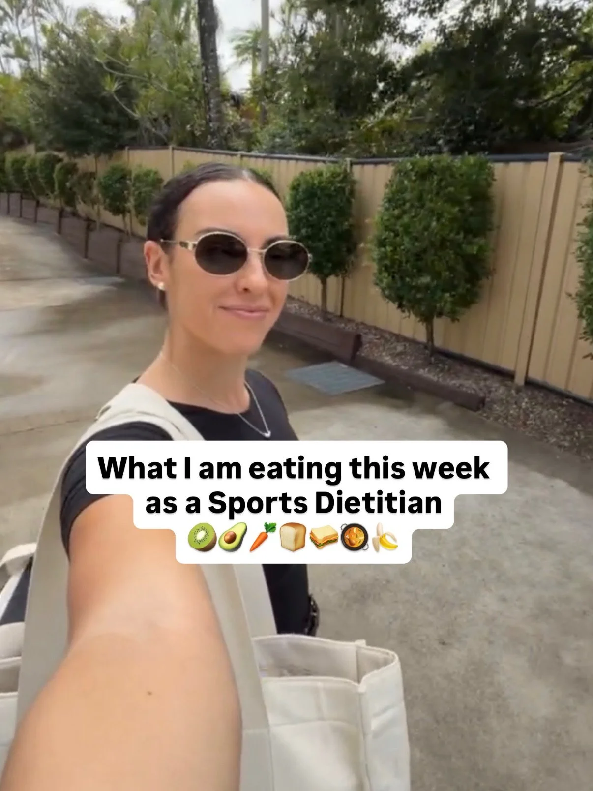 Realistic insight to what I eat as a sports dietitian 🫶🏼

Not pictured:
- Dinners: Grilled chicken with roast veggies and steamed greens / Salmon and mashed pumpkin and greens / Grill&rsquo;d 
- Dessert: dark chocolate 

What&rsquo;s on your menu t
