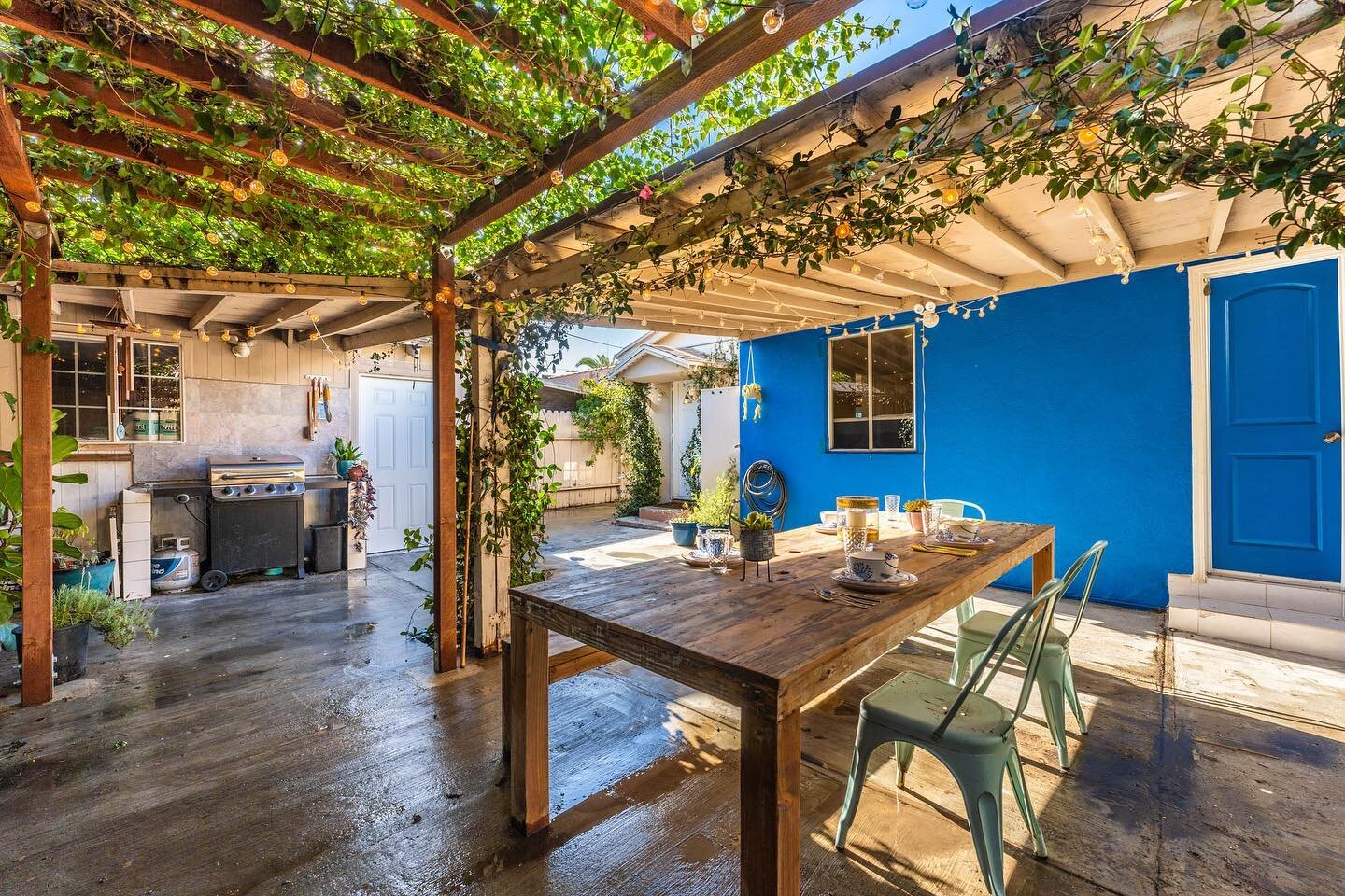 Would you rather hang out in this backyard for lunch or for an evening dinner? 🔥🔥
Swipe over to see the twilight shot 🔥🔥

Looking for high quality photos/video for your next listing? DM @inlandrealestatephotography for details or go to www.inland