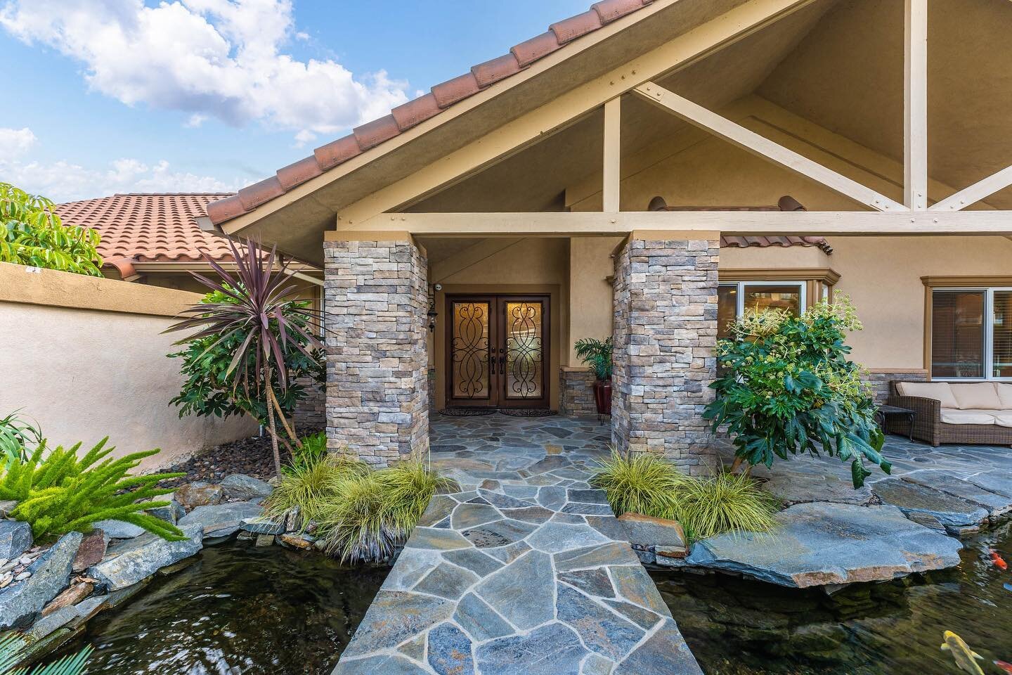 Koi pond at your front entrance? Yes! 🔥🔥

Looking for high quality photos/video for your next listing? DM @inlandrealestatephotography for details or go to www.inlandrealestatephotography.com
.
#riversiderealestatephotography #luxuryphotography #in