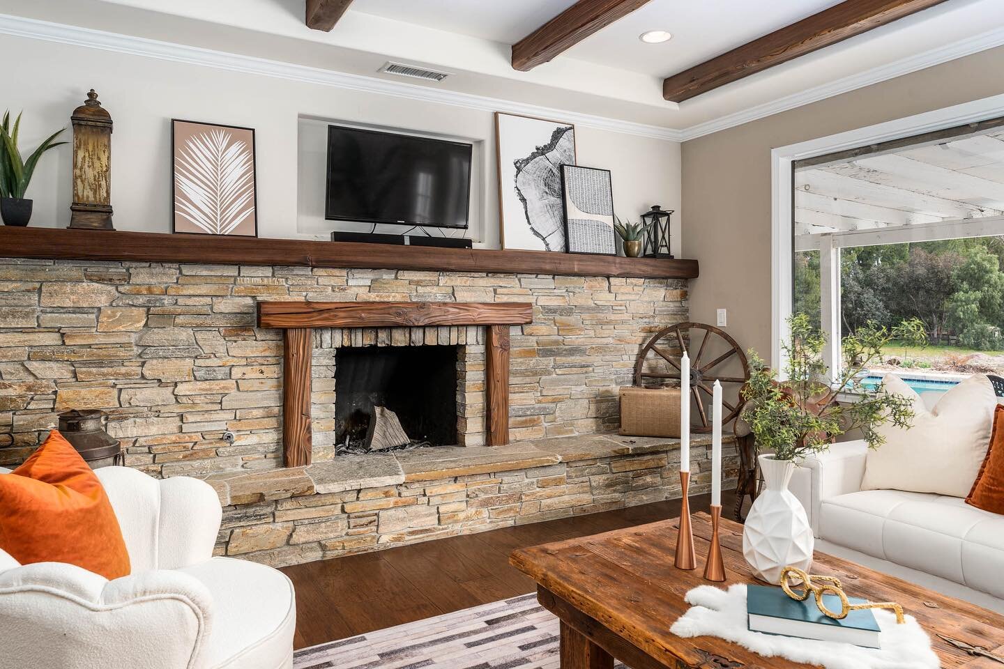 What&rsquo;s your thoughts on this fireplace? 🔥

Looking for high quality photos/video for your next listing? DM @inlandrealestatephotography for details or go to www.inlandrealestatephotography.com
.
#riversiderealestatephotography #luxuryphotograp