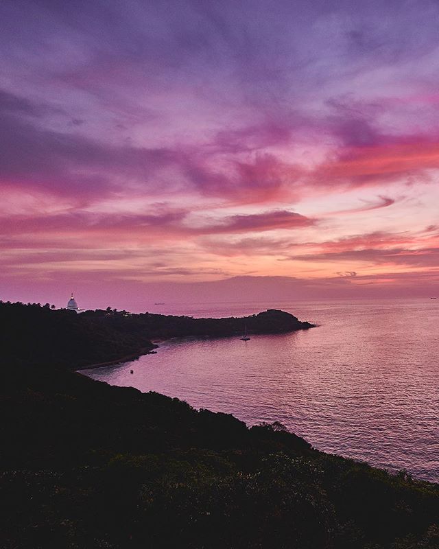 View of the Indian Ocean, seen from Rumassala, 🇱🇰 .
.
.
View from the @agnus.villa .
.
.
#unawatuna #mynikonlife #goldenhour #sunset #dusk #sky #visitsrilanka #srilanka #sosrilanka #galle #unawatunabay #bay #somecallitparadiseicallithome #rumassala