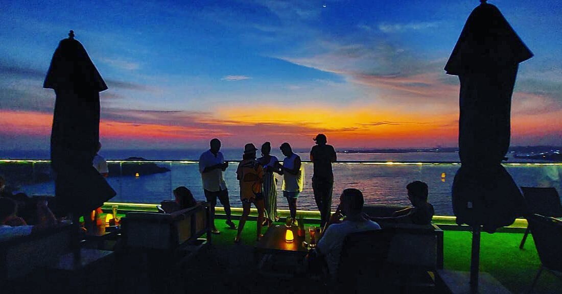 Perfect place for Sundowners.
.
.
#bar #lounge #loungebar #sunset #buonavista #buenavista #srilanka #lanka #rooftop # #rooftopbar #visitsrilanka #sosrilanka #goldenhour #bluehour #likesforlike #followforfollowback #lonelyplanet #tripadvisor