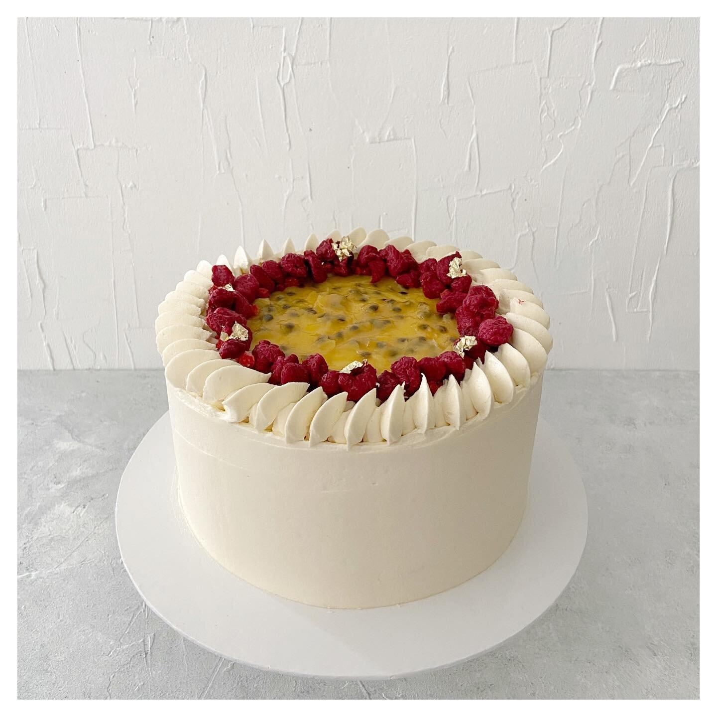 Vanilla Passion &amp; Raspberry cake filled with Passion curd and Raspberries ..!
.
.

#birthdaycakes #cakedesigner #sweets #cakeoftheday #baker #cakecakecake  #foodphotography #homebaker #customcakes #instafood #instacake