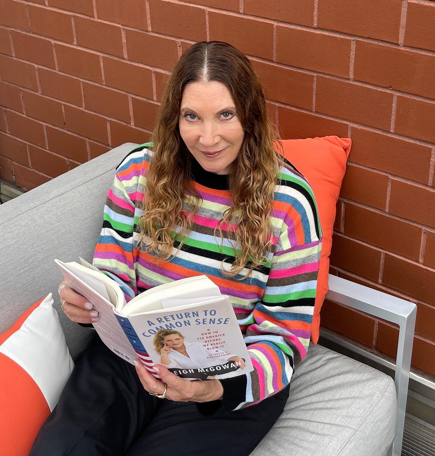 My brilliant friend @iampoliticsgirl wrote the book A Return to Common Sense which discusses how we can help build a better America. Be sure to add it to your reading list, get it at your local bookstore, and remember to VOTE!