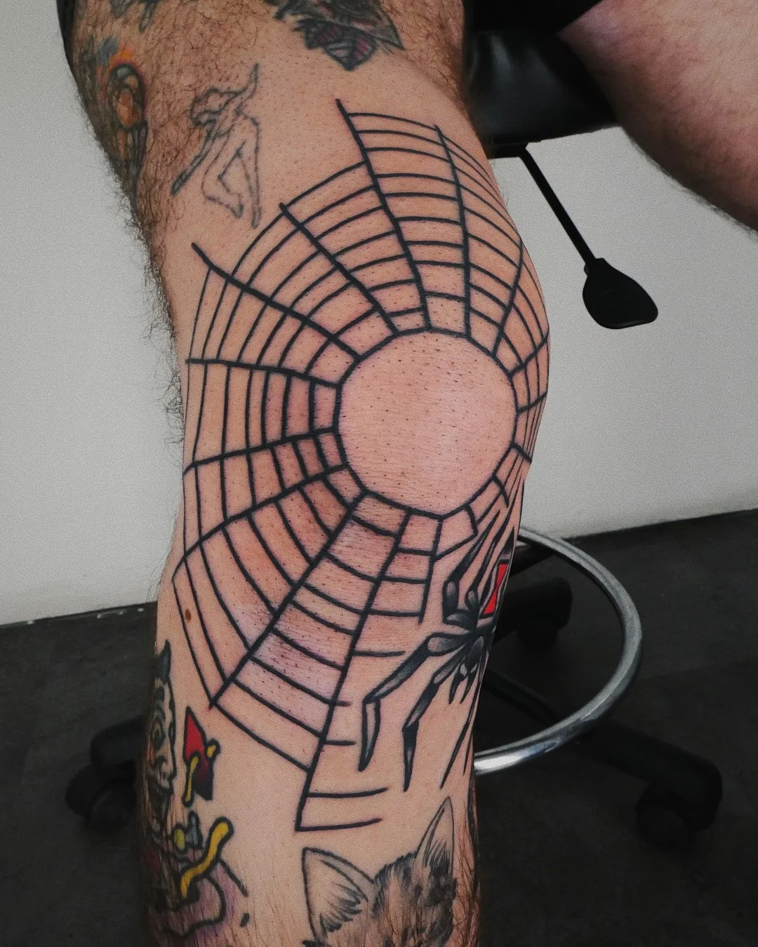 Resident artist @floyperez  has such crisp line work! 

Come down and get tattooed if it's the last thing you'll do.