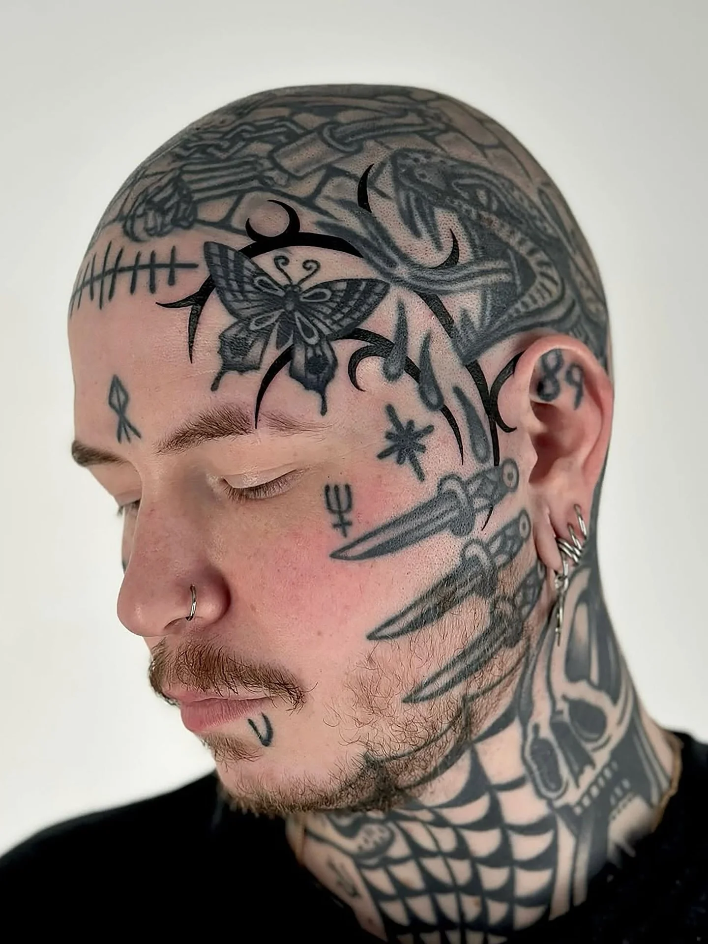 Super fresh tribal filler by @eszterdavidtattoo for team mate @roblaketattoo . 

The shape plus the eyebrow slit feature is everything! 

If you&rsquo;re looking for pure statement pieces done to perfection, book with our Eszter.   #tribaltattoo #tat